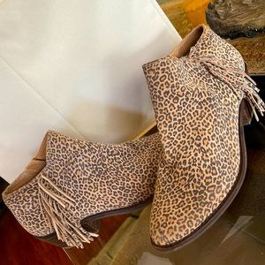Lucky 🍀 Brand Cheetah leather ankle boots with tassels size 9